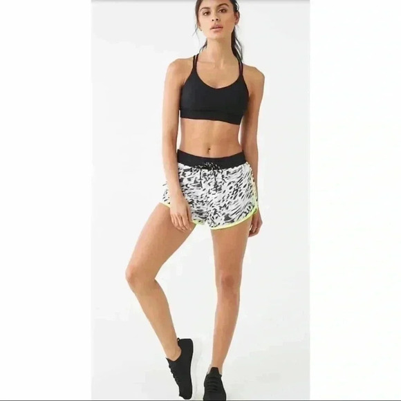 ZEBRA PRINT SHORTS - Picture 2 of 5